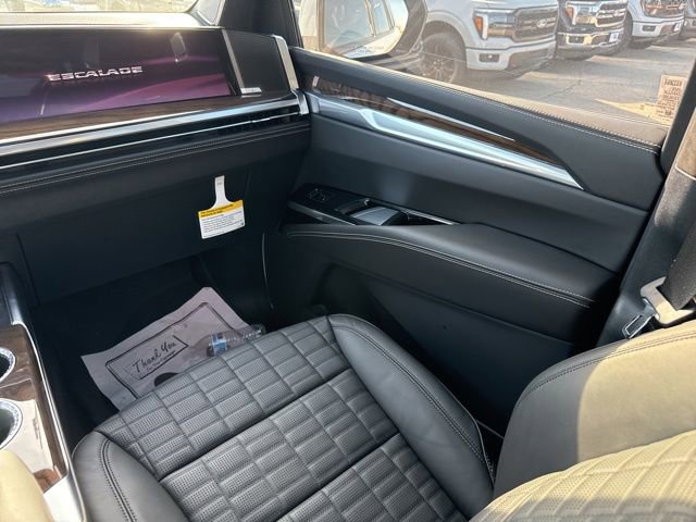 Used 2026 Cadillac Escalade Platinum Sport w/ LPO, ONYX Package image 17