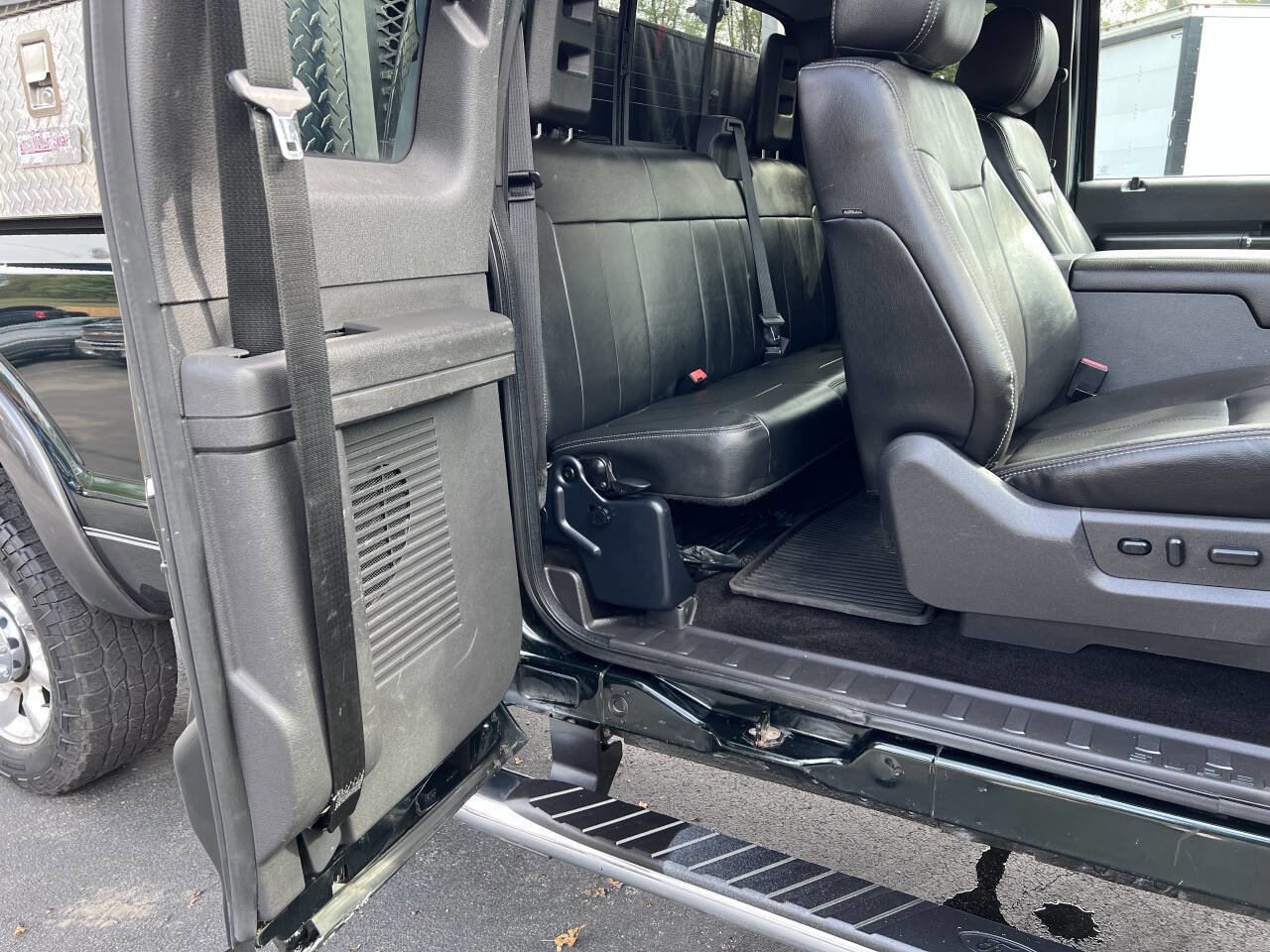 Used 2015 Ford F350 Lariat image 25