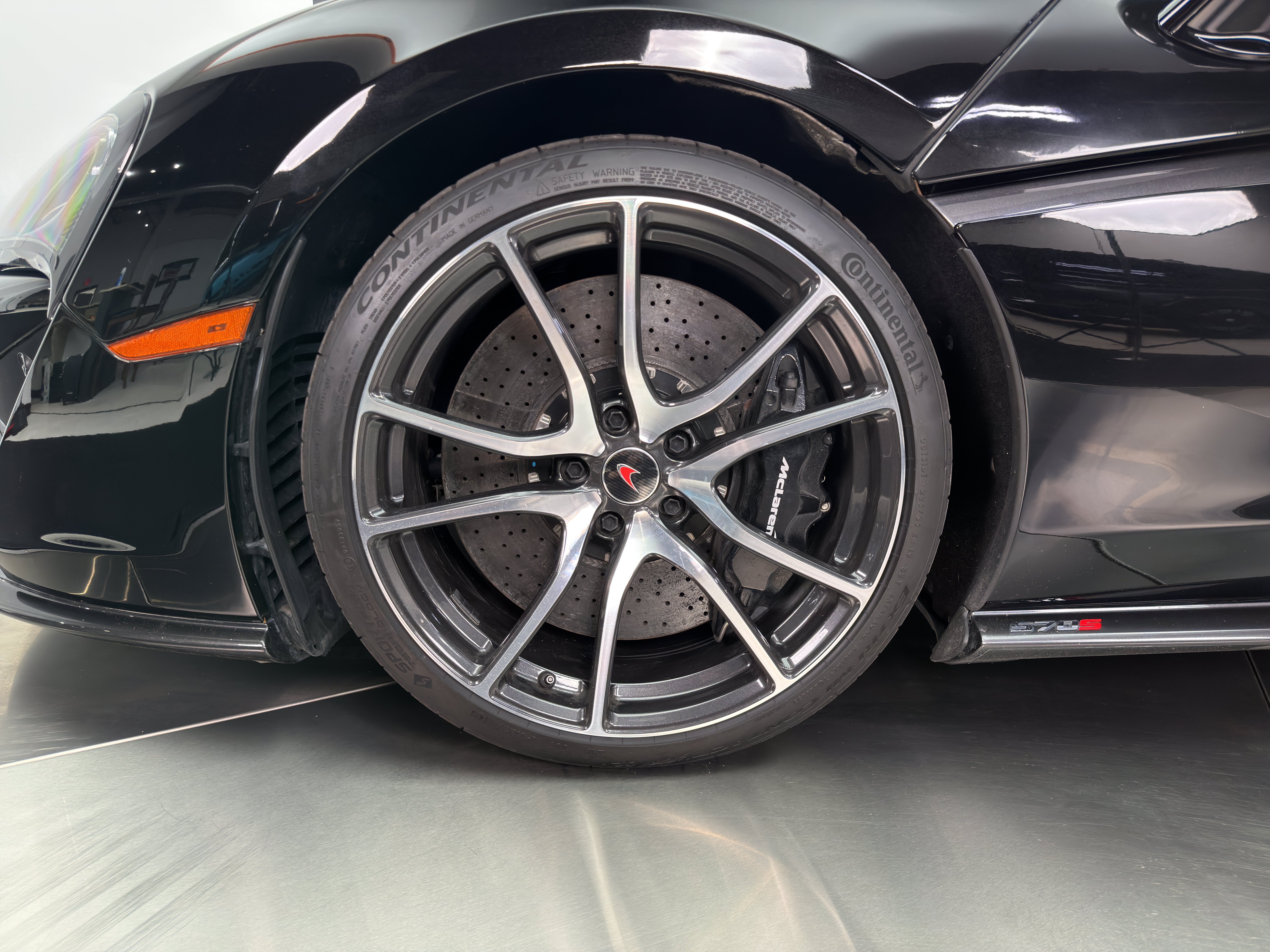 Used 2016 McLaren 570S Coupe RWD image 4
