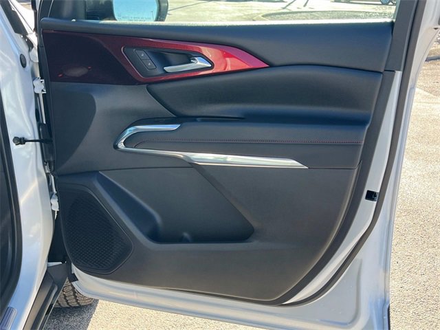 Used 2025 Chevrolet Traverse Z71 w/ Driver Confidence Package image 14