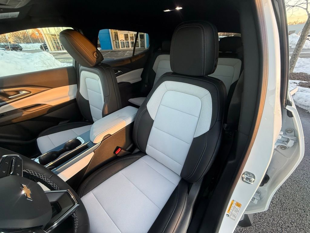 New 2026 Chevrolet Equinox EV LT FWD image 23