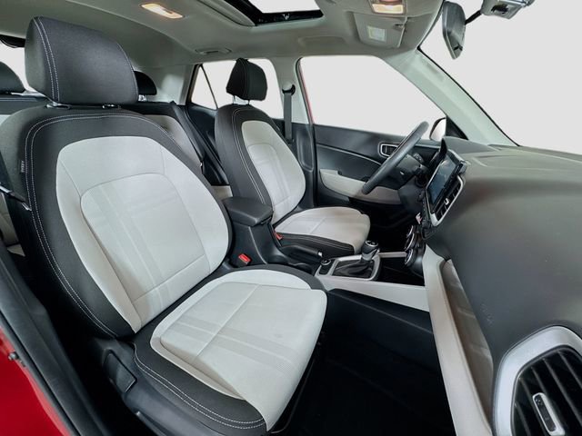 Used 2024 Hyundai Venue SEL image 30