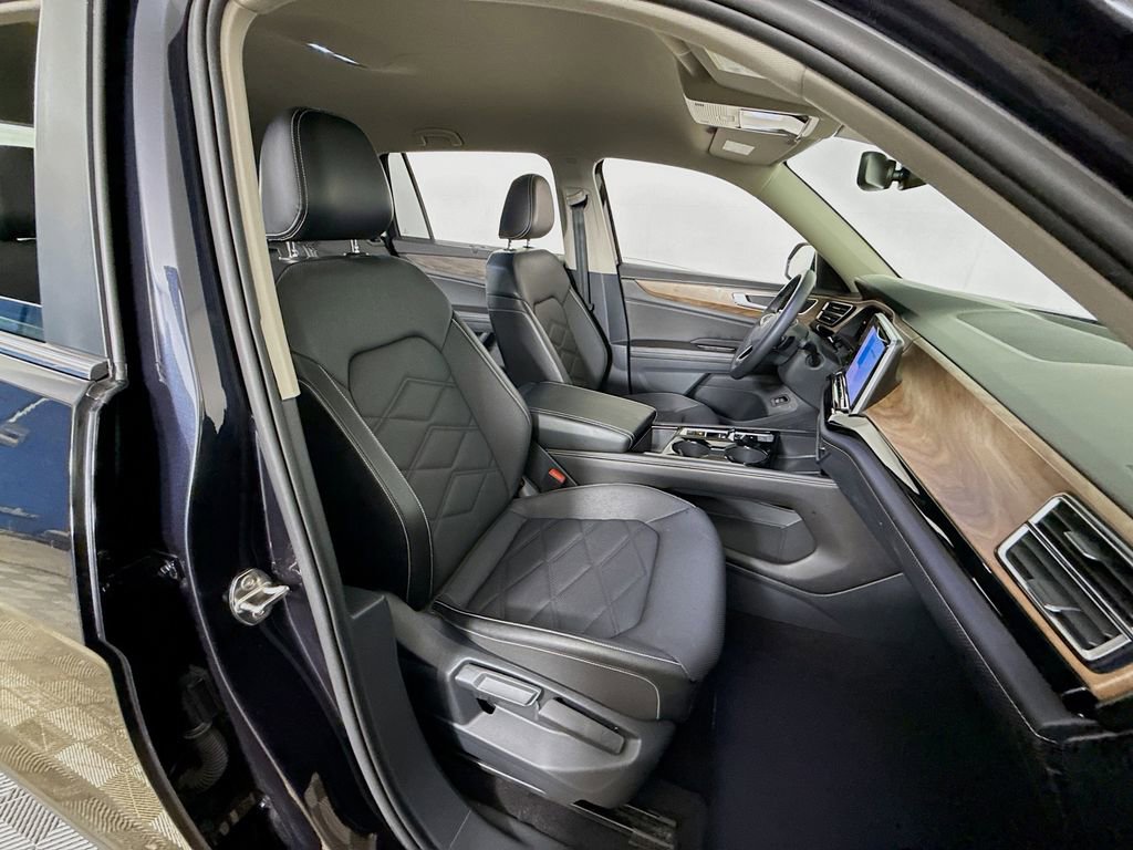 Used 2024 Volkswagen Atlas SE image 32