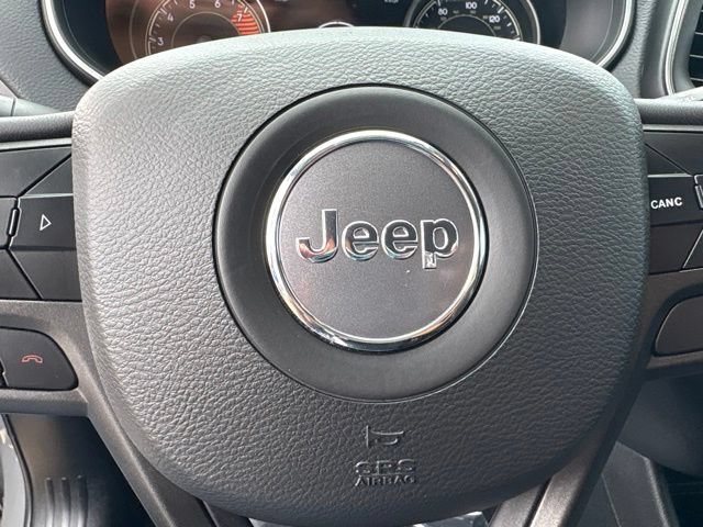 Used 2022 Jeep Cherokee Trailhawk w/ Comfort/Convenience Group AWD/4WD image 16