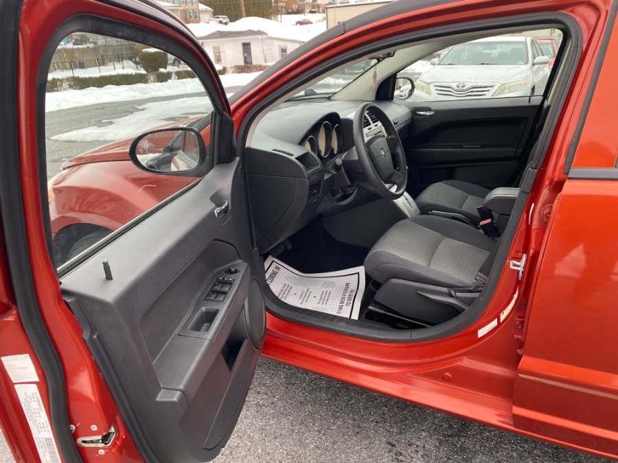 Used 2009 Dodge Caliber SXT image 11