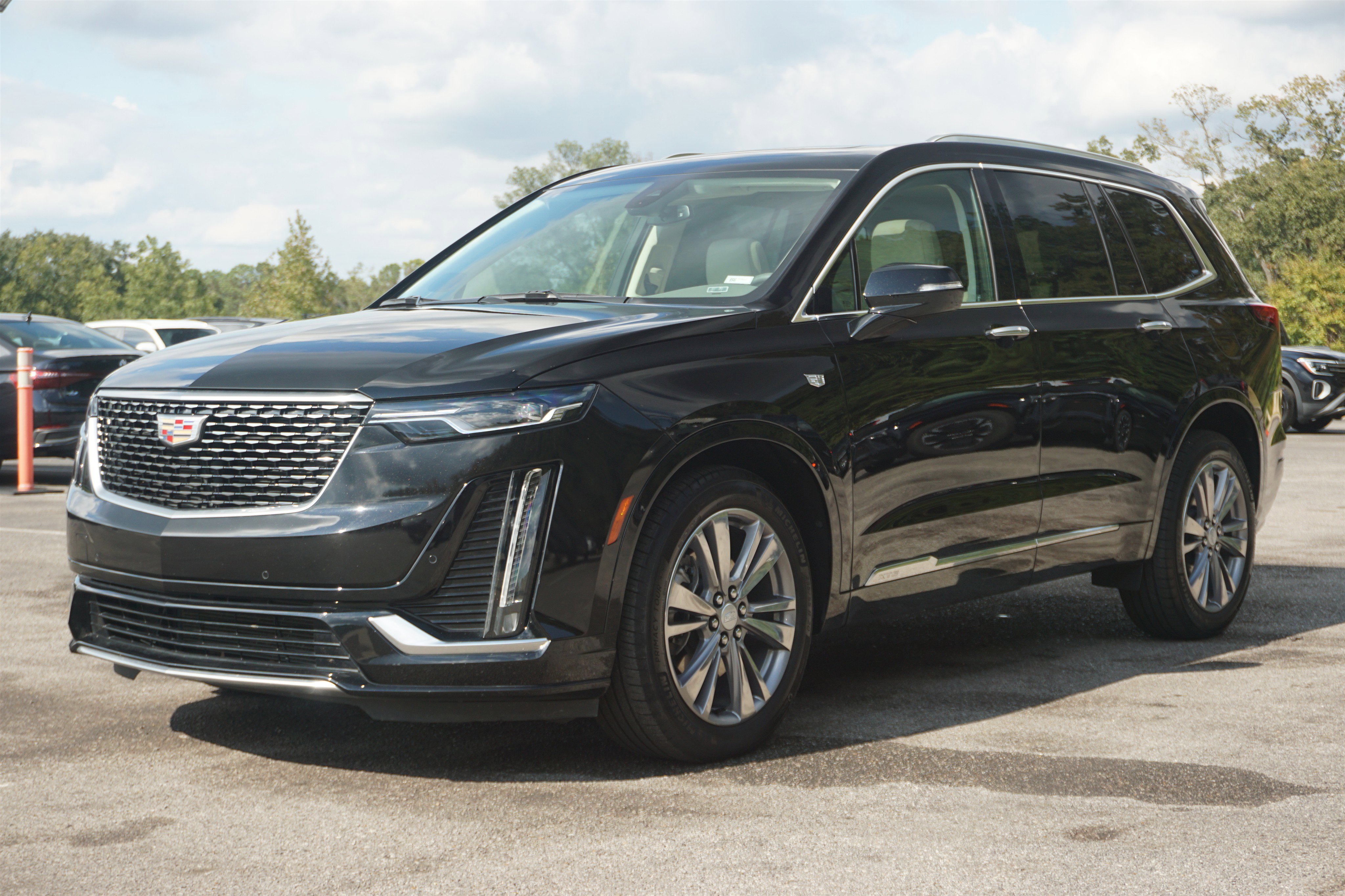 Used 2025 Cadillac XT6 Premium Luxury image 5