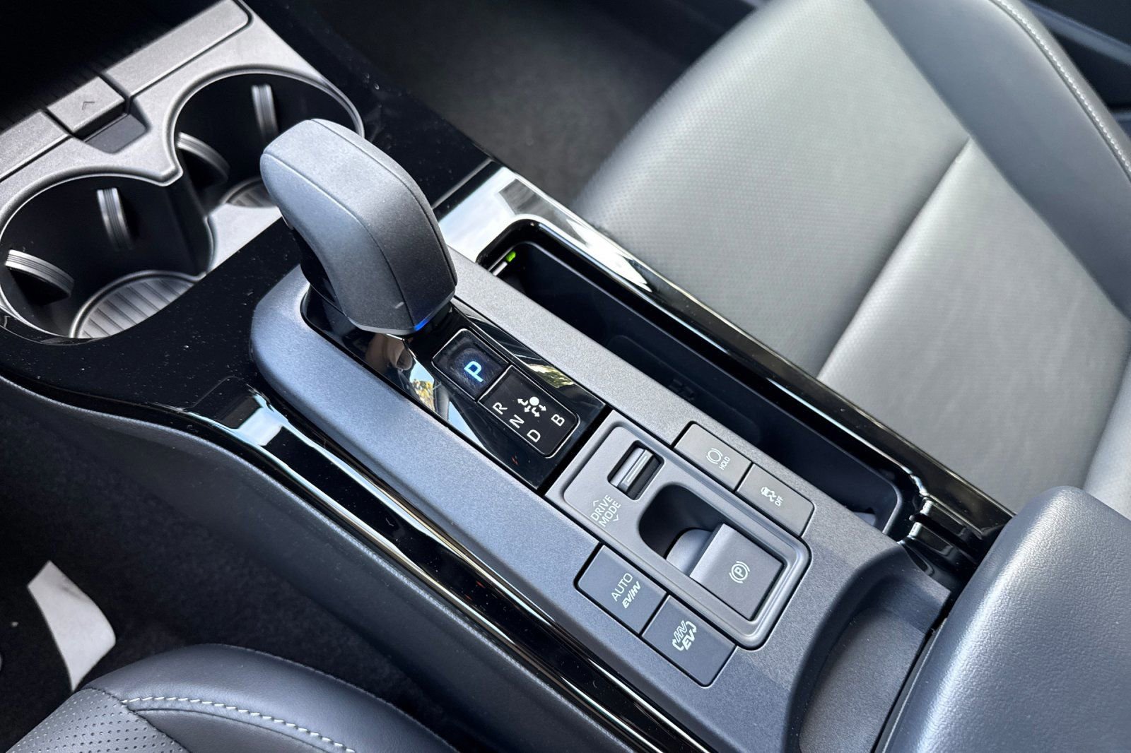 New 2026 Toyota Prius Plug-In Hybrid FWD image 24