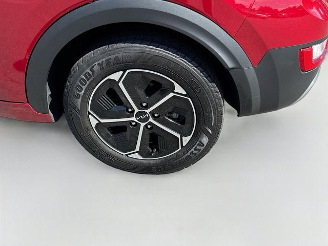 Certified 2023 Kia Niro LX FWD image 28