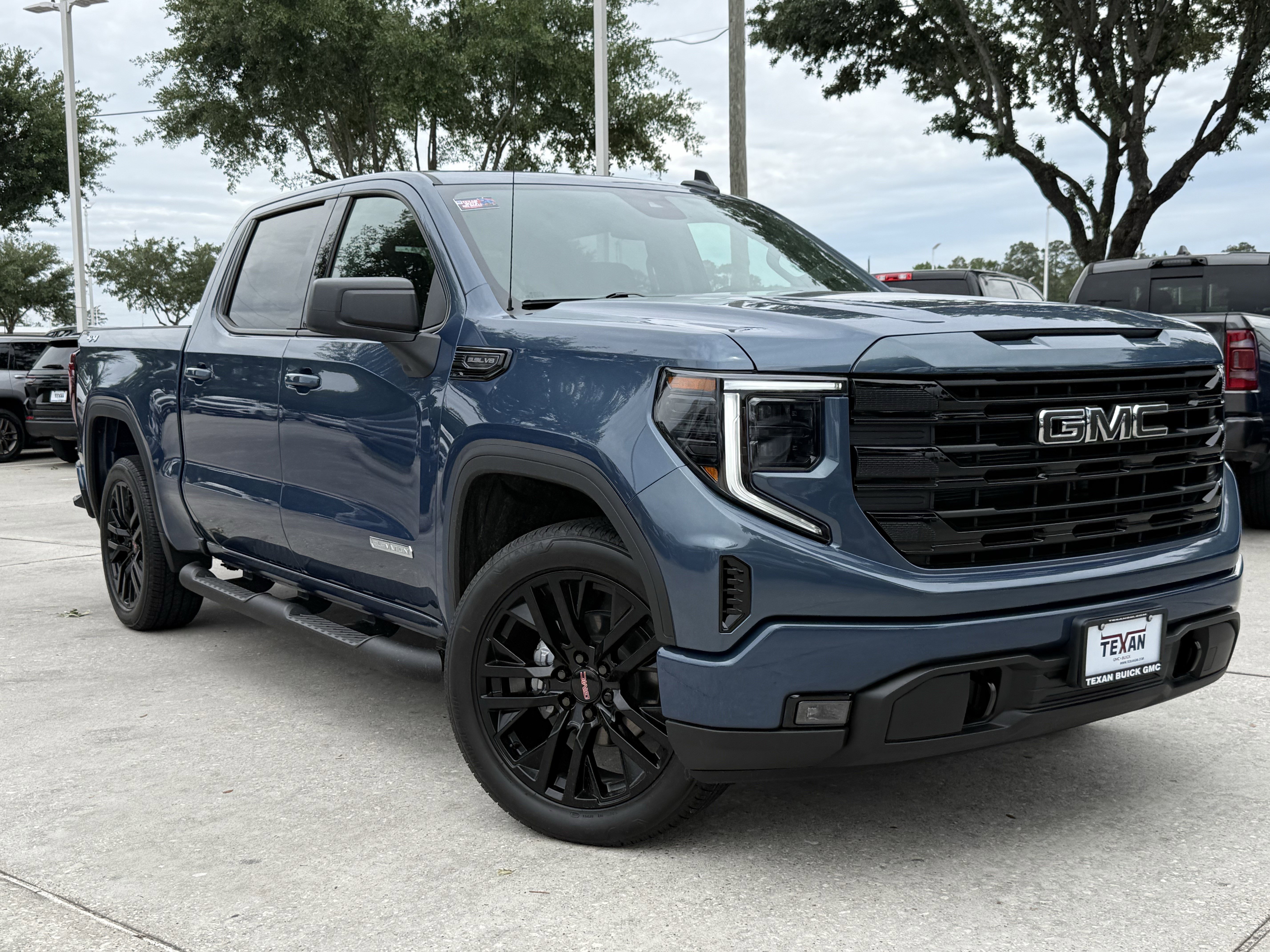 Used 2026 GMC Sierra 1500 Elevation image 2