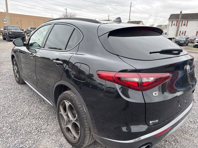 Used 2022 Alfa Romeo Stelvio Ti AWD/4WD image 8