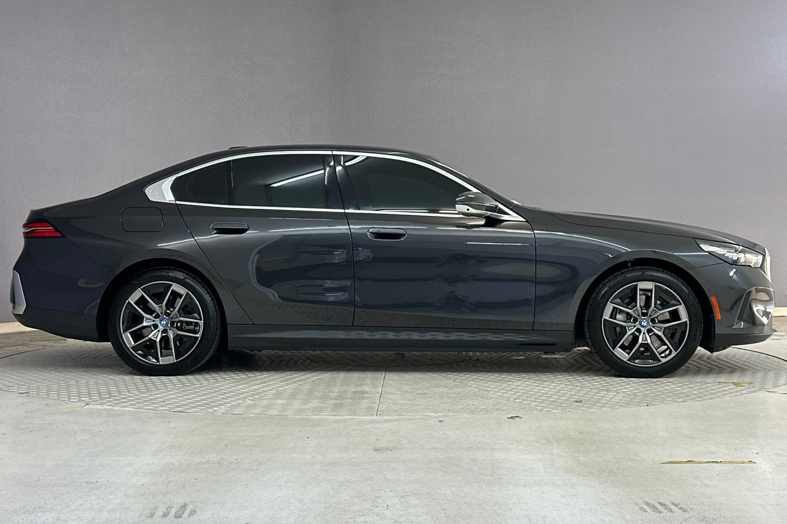 Certified 2024 BMW i5 eDrive40i w/ Premium Package RWD image 7