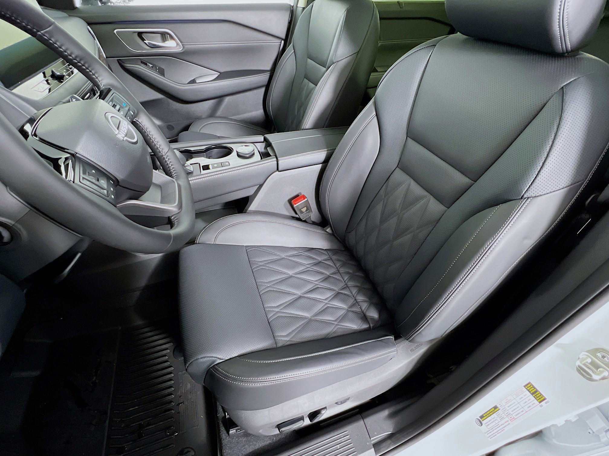 New 2026 Nissan Rogue Platinum w/ Platinum Premium Package image 3