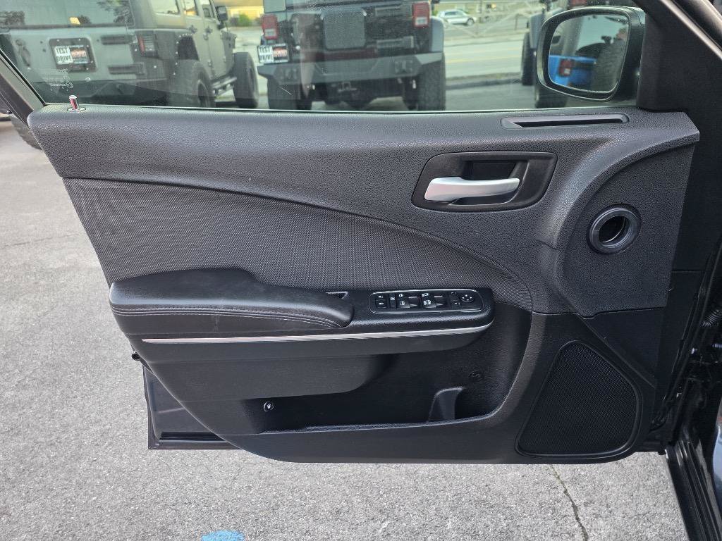 Used 2018 Dodge Charger SXT RWD image 17