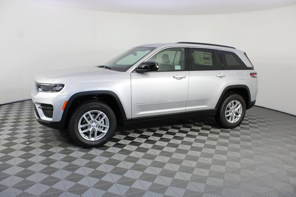 New 2026 Jeep Grand Cherokee Laredo AWD/4WD image 2