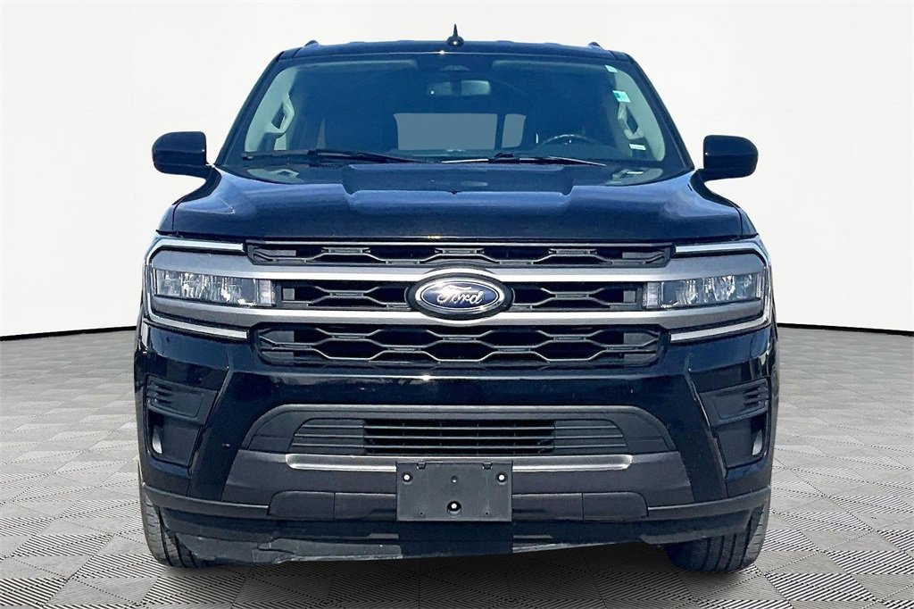 Used 2024 Ford Expedition Max XLT image 3