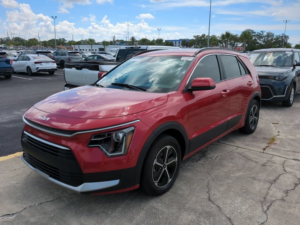 Certified 2025 Kia Niro LX FWD image 6