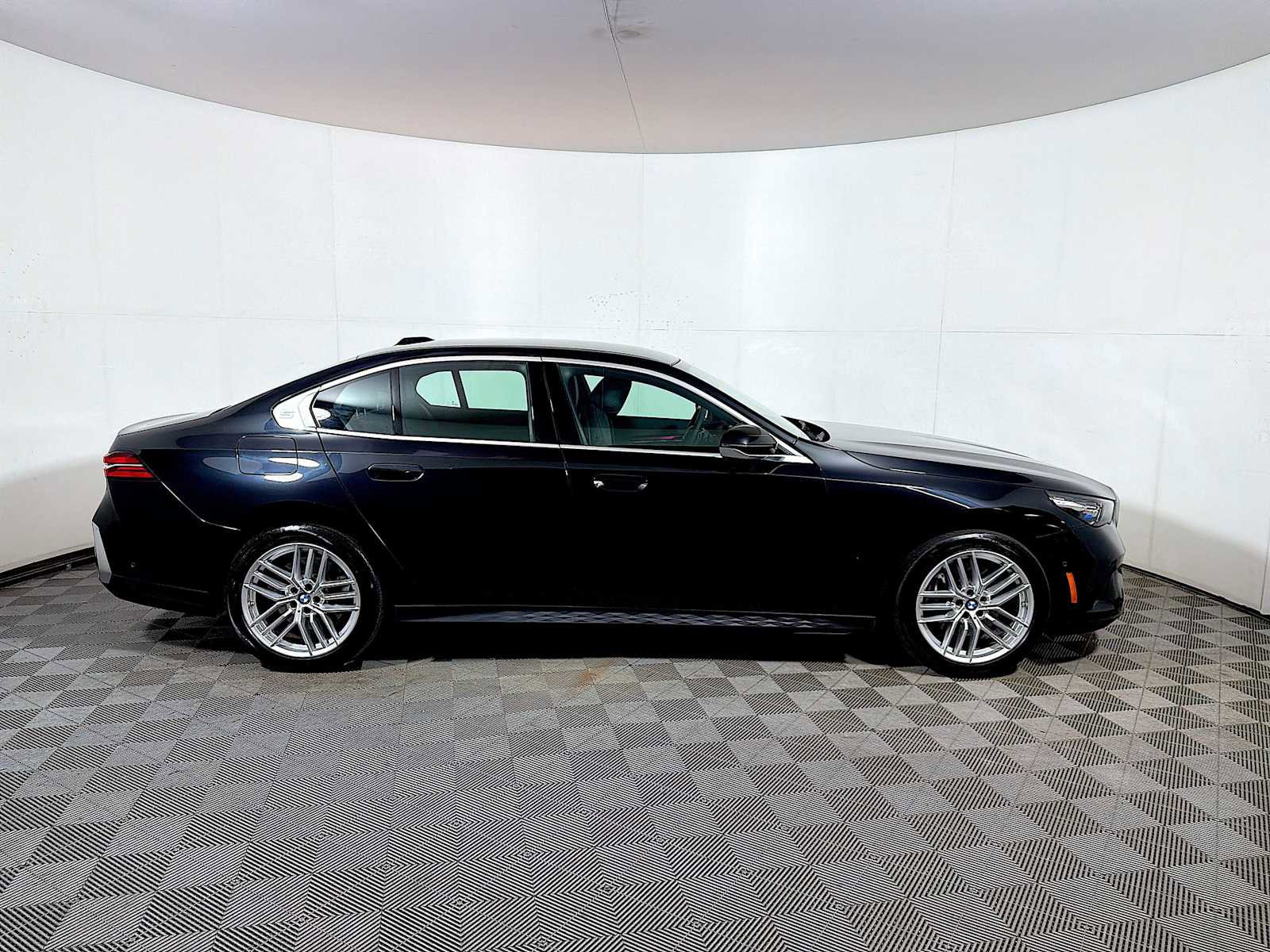 Used 2024 BMW 540i xDrive w/ Convenience Package AWD/4WD image 7