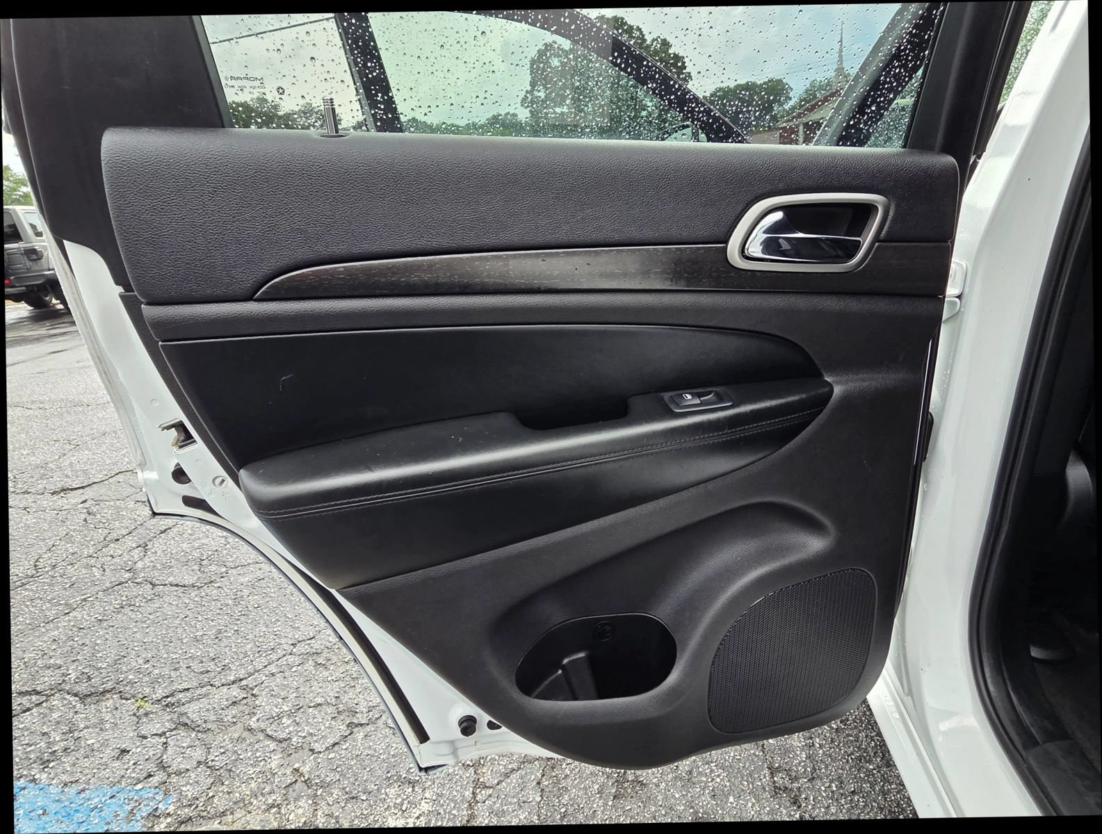 Used 2017 Jeep Grand Cherokee Altitude RWD image 22