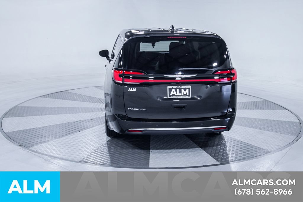 Used 2023 Chrysler Pacifica Touring-L FWD image 8