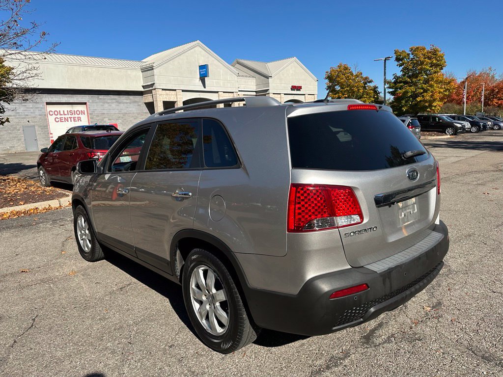 Used 2013 Kia Sorento LX w/ Convenience Pkg FWD image 3