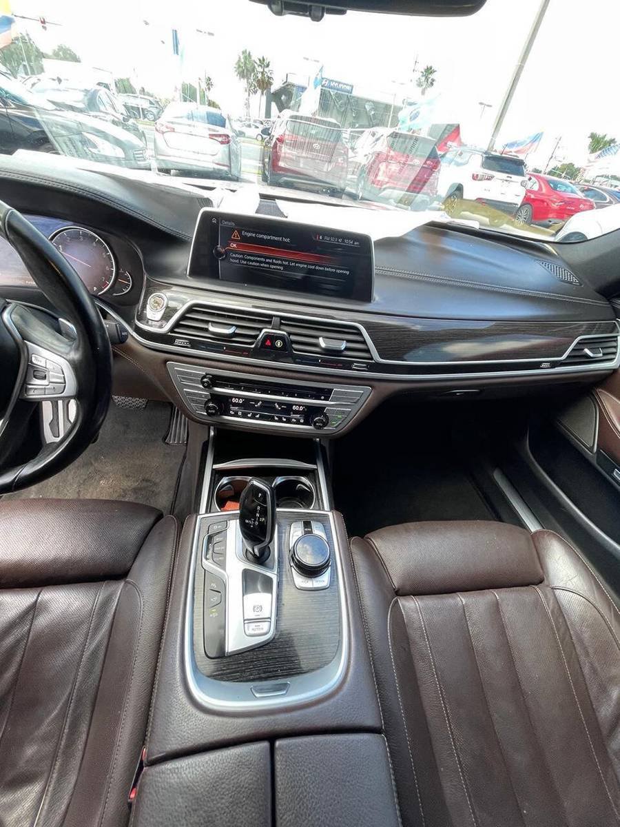 Used 2017 BMW 740i RWD image 9