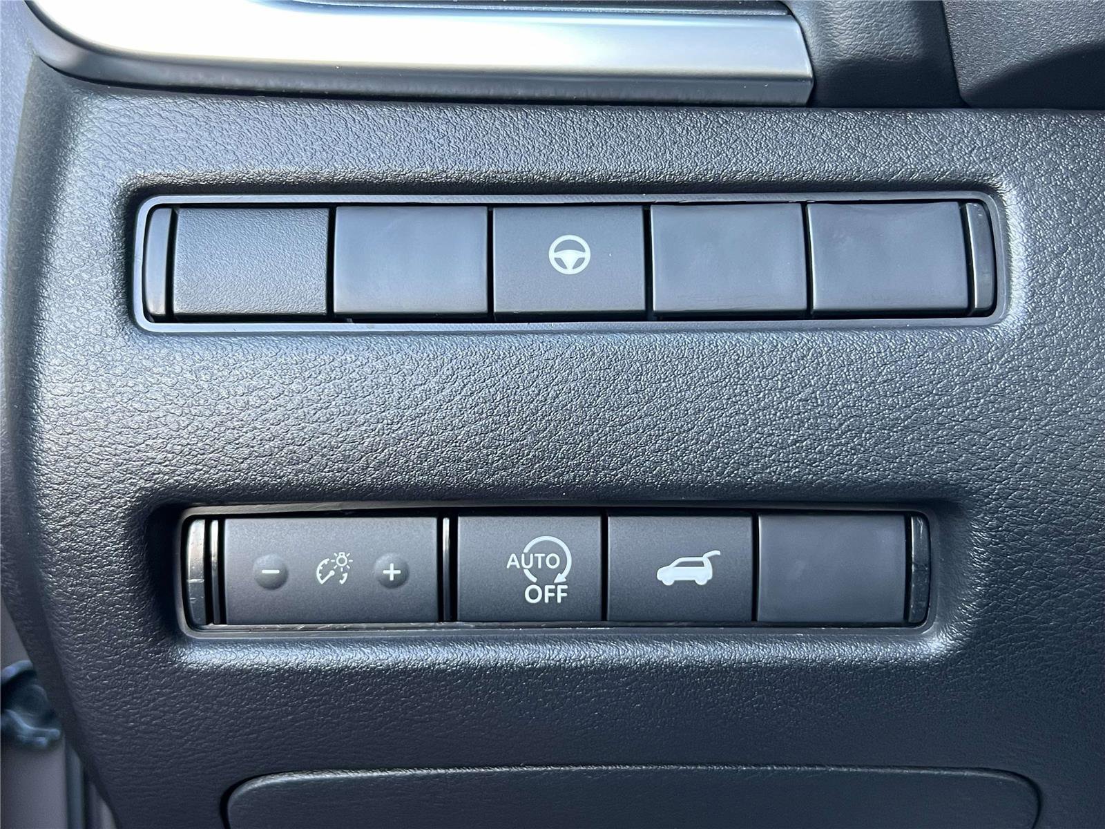 Used 2025 Nissan Rogue SV image 28