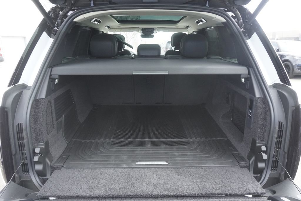 New 2026 Land Rover Range Rover SE image 31