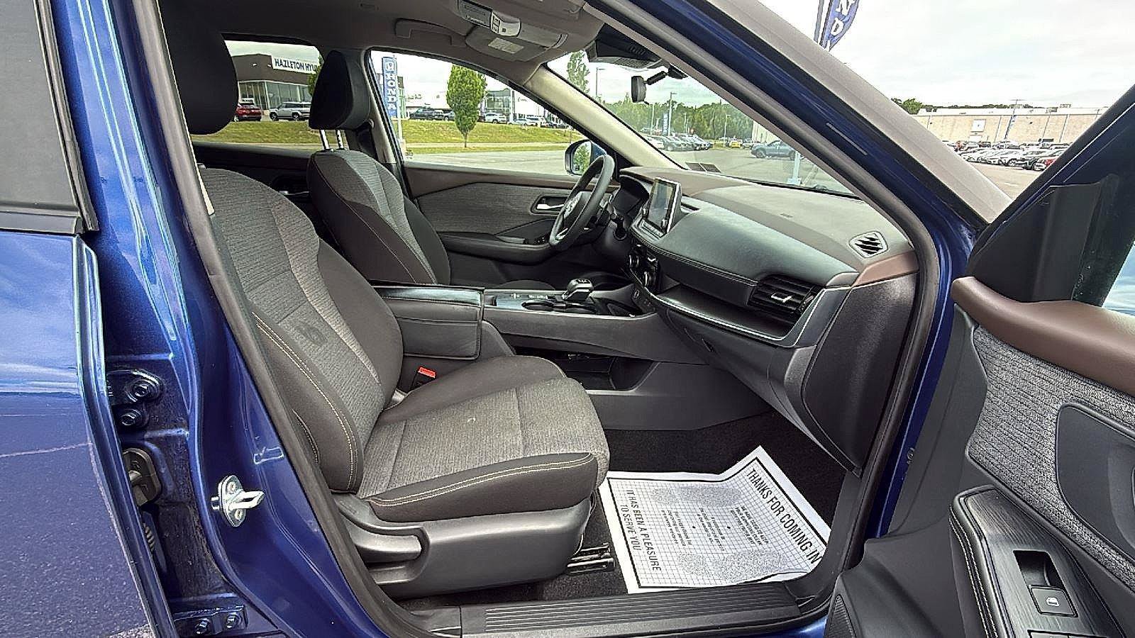 Used 2022 Nissan Rogue SV FWD image 18