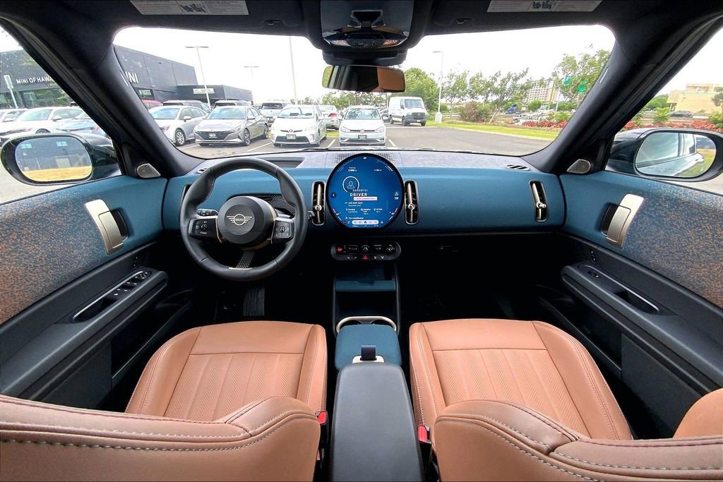 Certified 2025 MINI Cooper Countryman SE w/ Comfort Package Max image 17