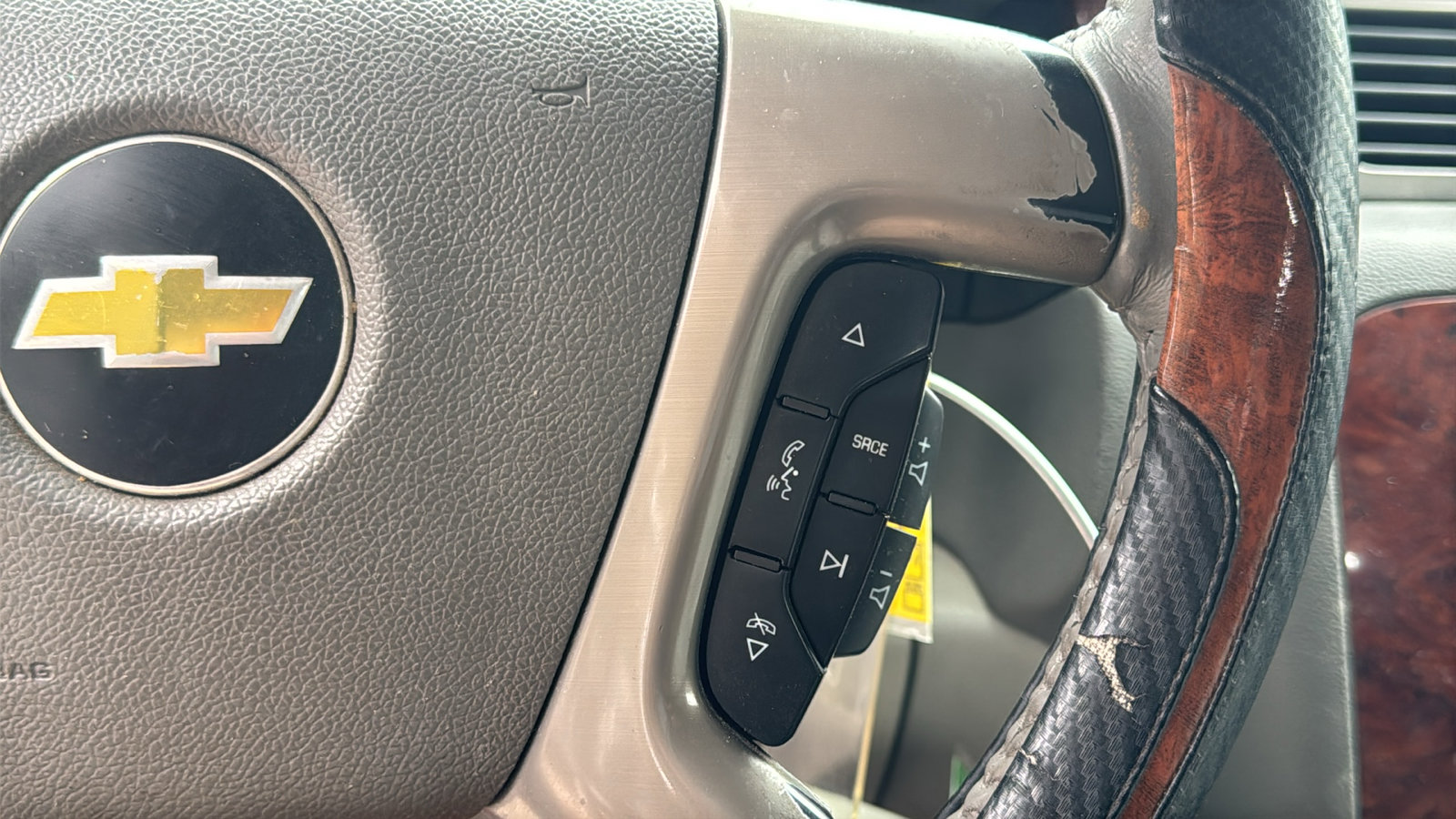 Used 2013 Chevrolet Suburban LT image 22