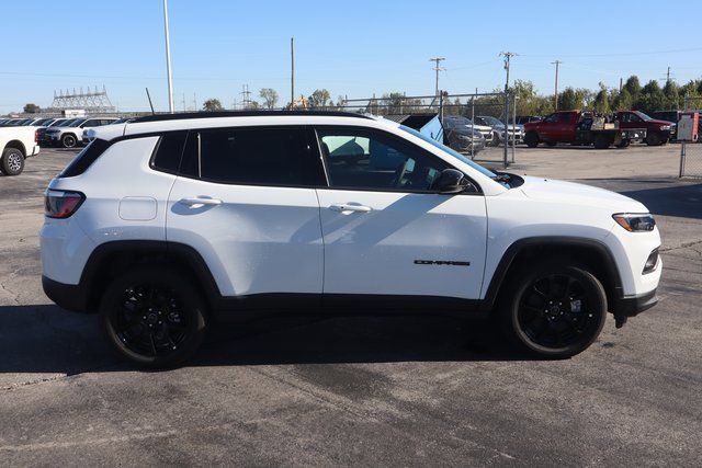 New 2026 Jeep Compass Latitude image 3