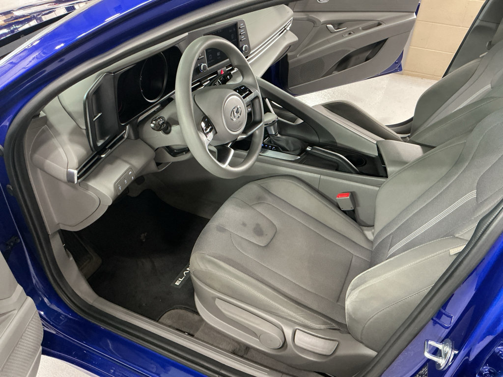 Certified 2023 Hyundai Elantra SE FWD image 18