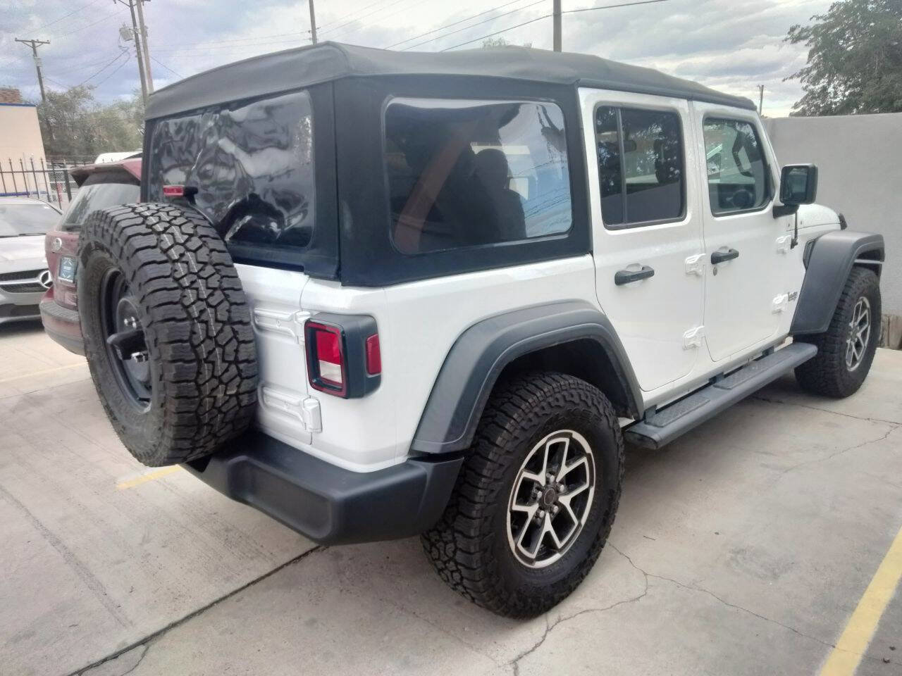 Used 2020 Jeep Wrangler Unlimited Sport image 3