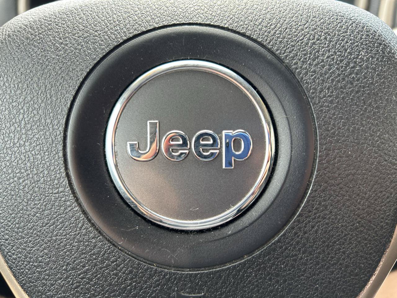 Used 2015 Jeep Cherokee Latitude w/ Cold Weather Group AWD/4WD image 20