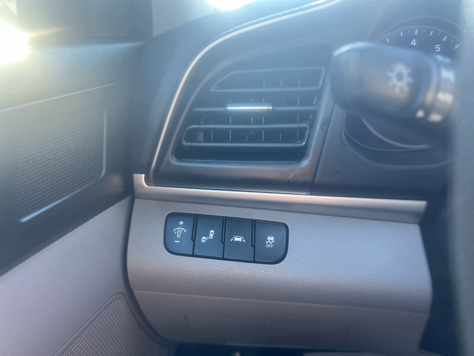 Used 2020 Hyundai Elantra SEL image 12