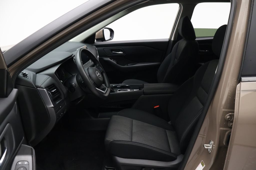 Used 2024 Nissan Rogue SV image 14