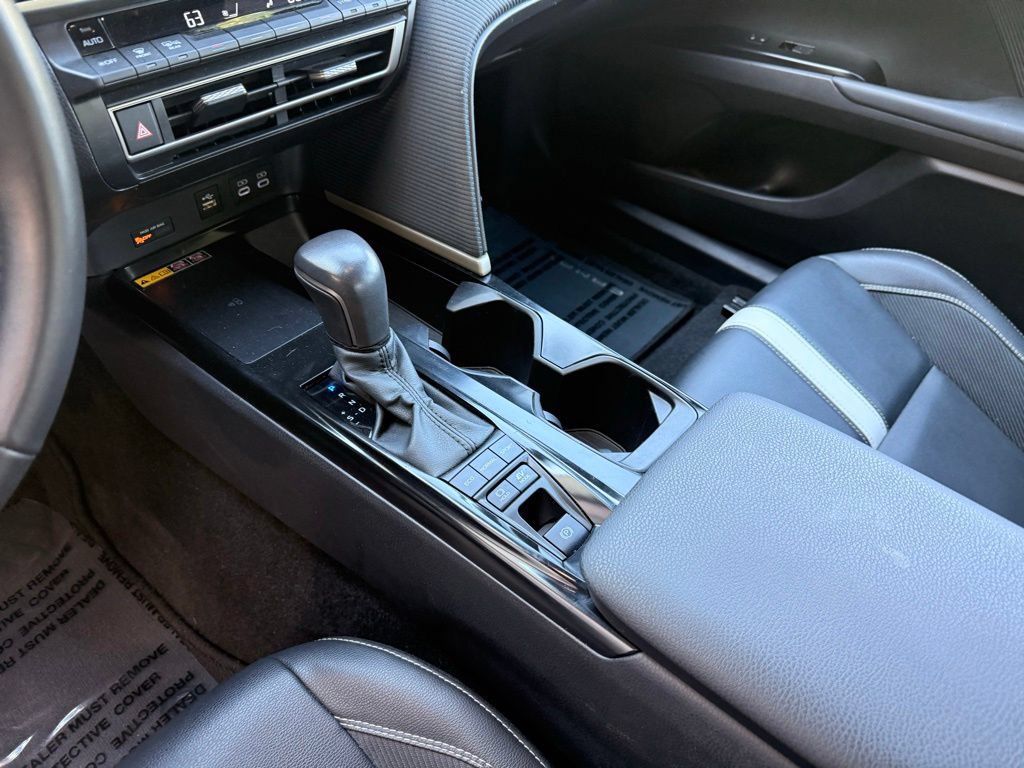 Used 2025 Toyota Camry SE FWD image 13
