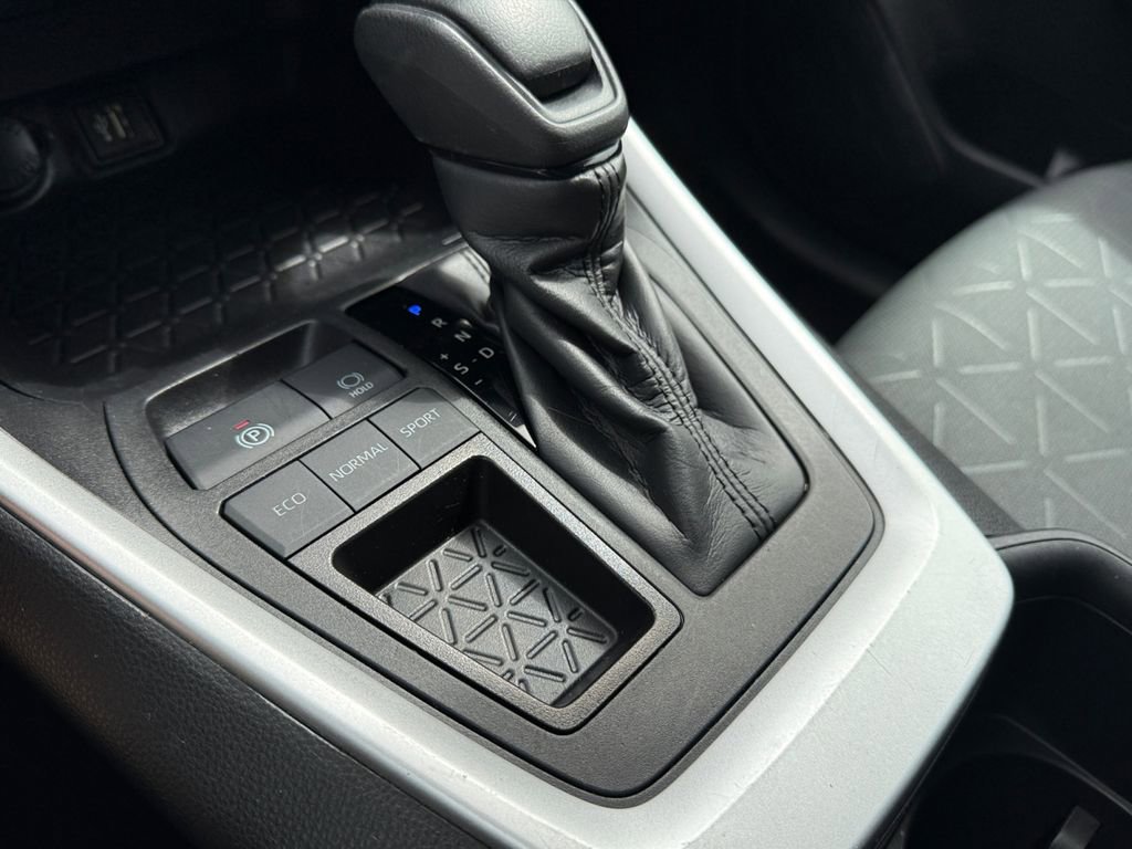 Certified 2024 Toyota RAV4 XLE FWD image 35