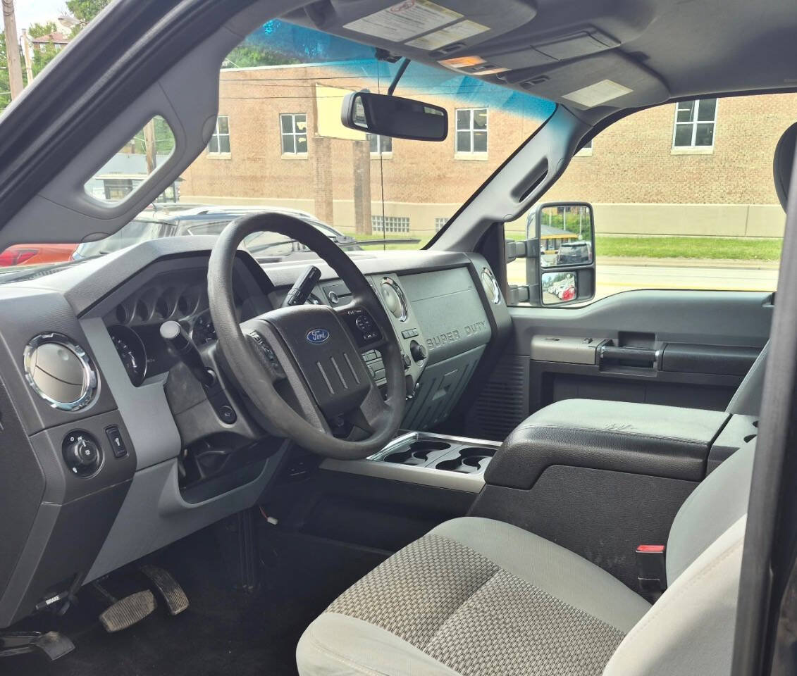 Used 2016 Ford F250 XLT w/ XLT Premium Package AWD/4WD image 5