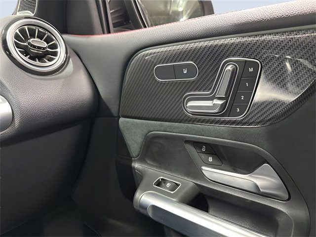 Used 2025 Mercedes-Benz GLB 35 AMG 4MATIC image 33