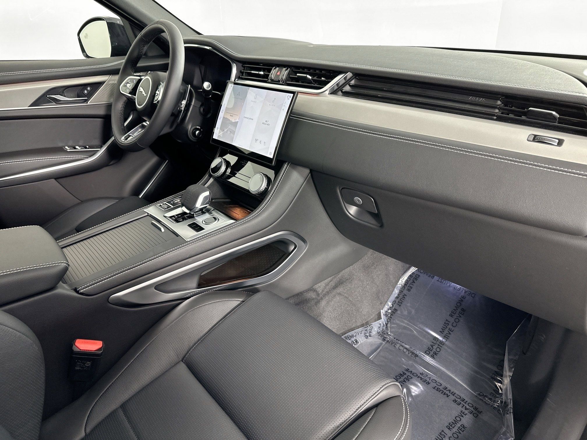 Certified 2026 Jaguar F-PACE R-Dynamic S AWD/4WD image 27