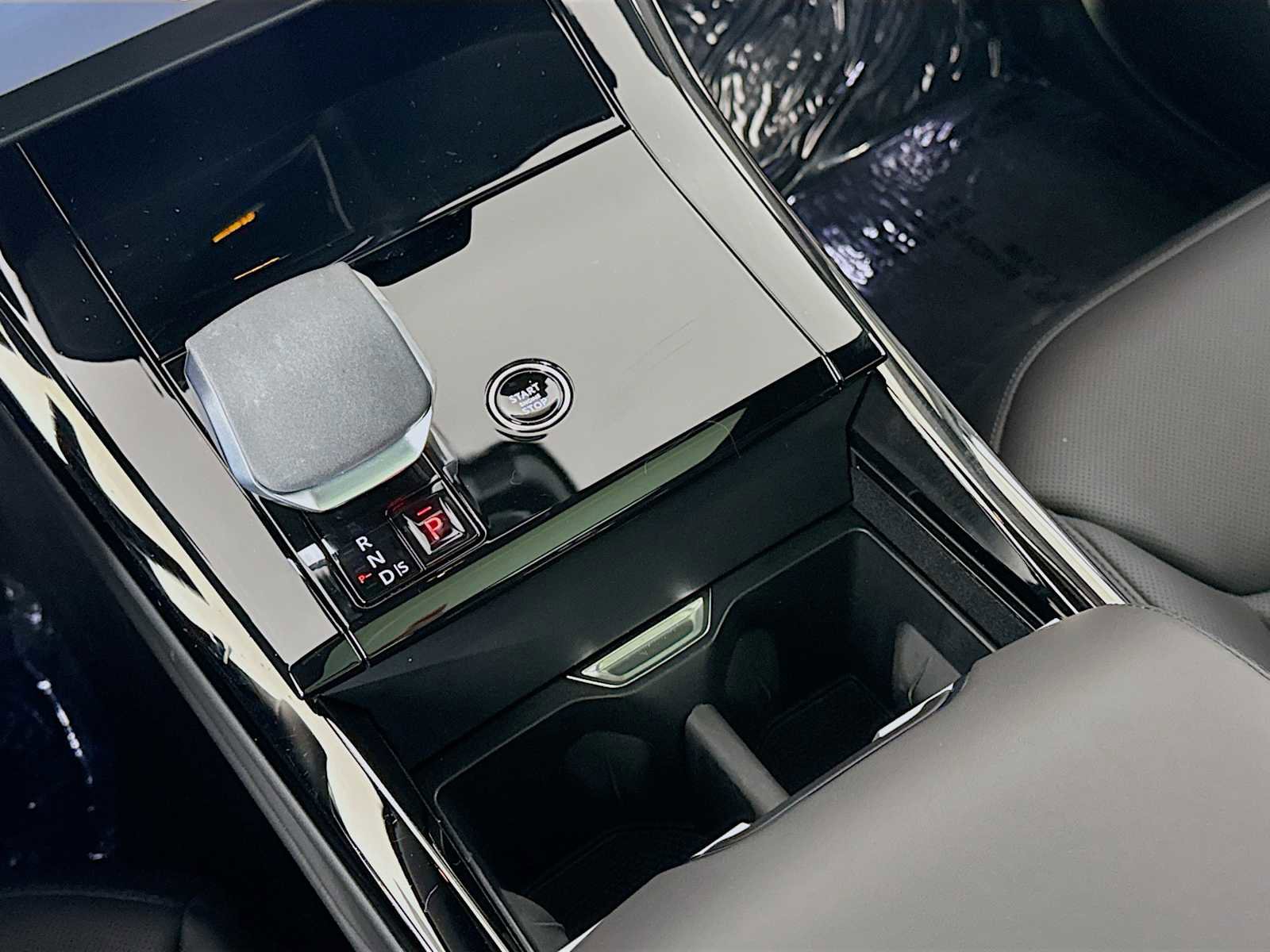 Used 2025 Land Rover Range Rover Sport SE image 18