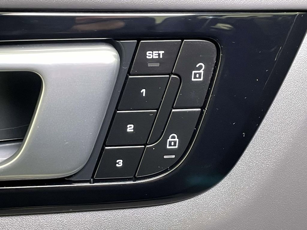 Used 2022 Porsche Cayenne image 34