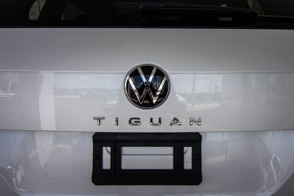 Used 2023 Volkswagen Tiguan SE R-Line image 15