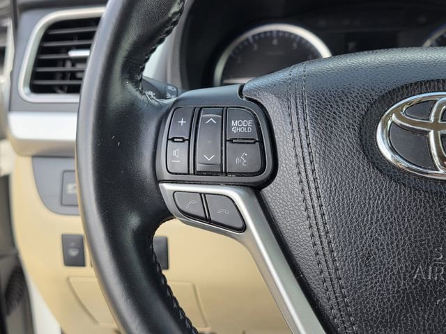 Used 2017 Toyota Highlander XLE AWD/4WD image 26