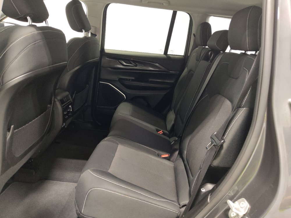Used 2022 Jeep Grand Cherokee Laredo w/ Luxury Tech Group I AWD/4WD image 18