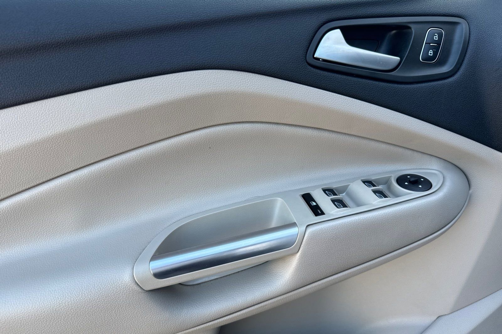 Used 2019 Ford Escape SEL image 10