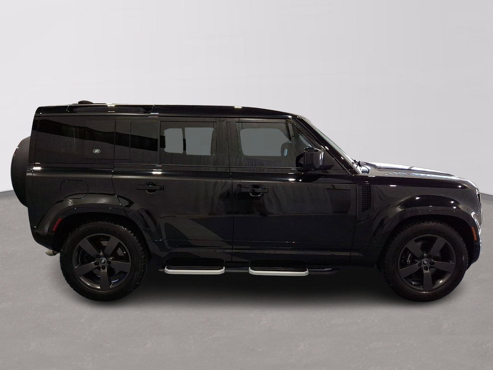 Certified 2023 Land Rover Defender 110 V8 image 5