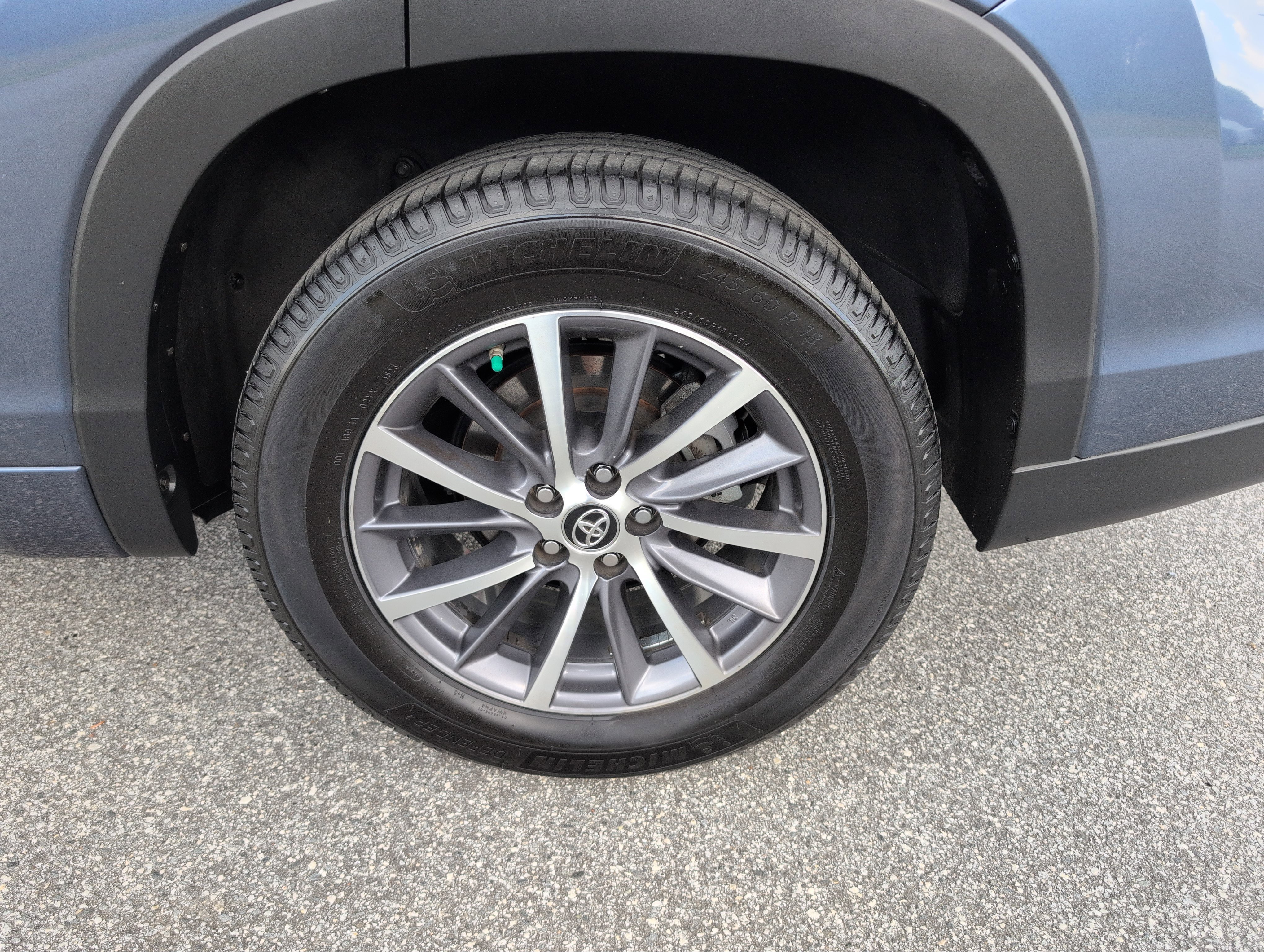 Used 2018 Toyota Highlander XLE image 4