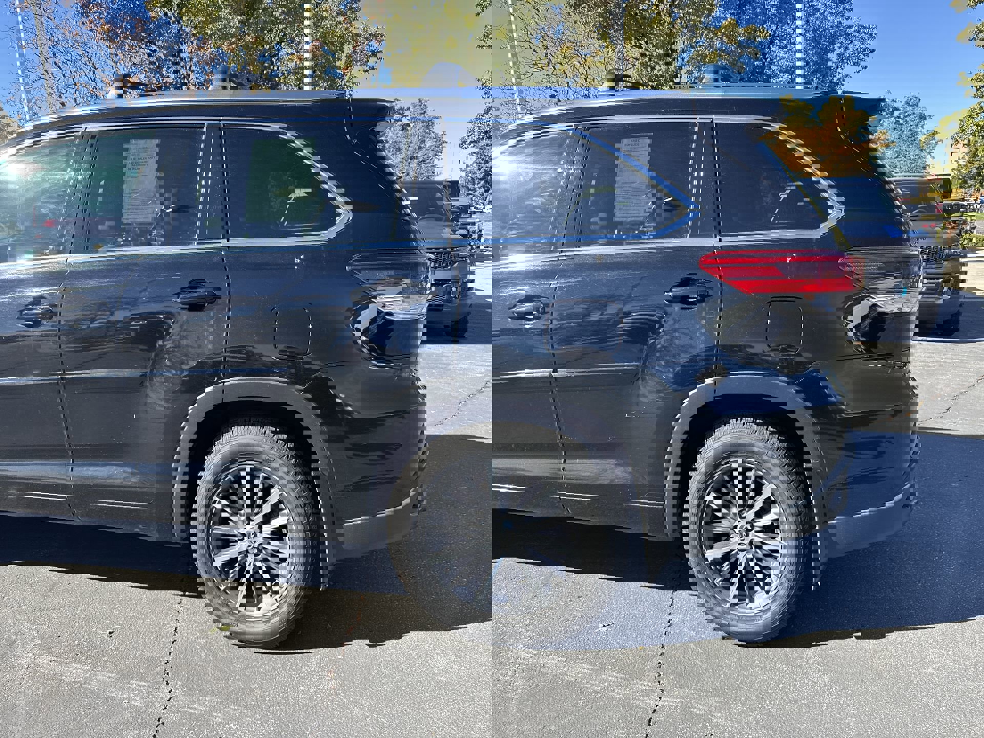 Used 2018 Toyota Highlander XLE image 12